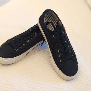 Taos Z-Soul Sneakers Size 8 Black with White Sidewalls